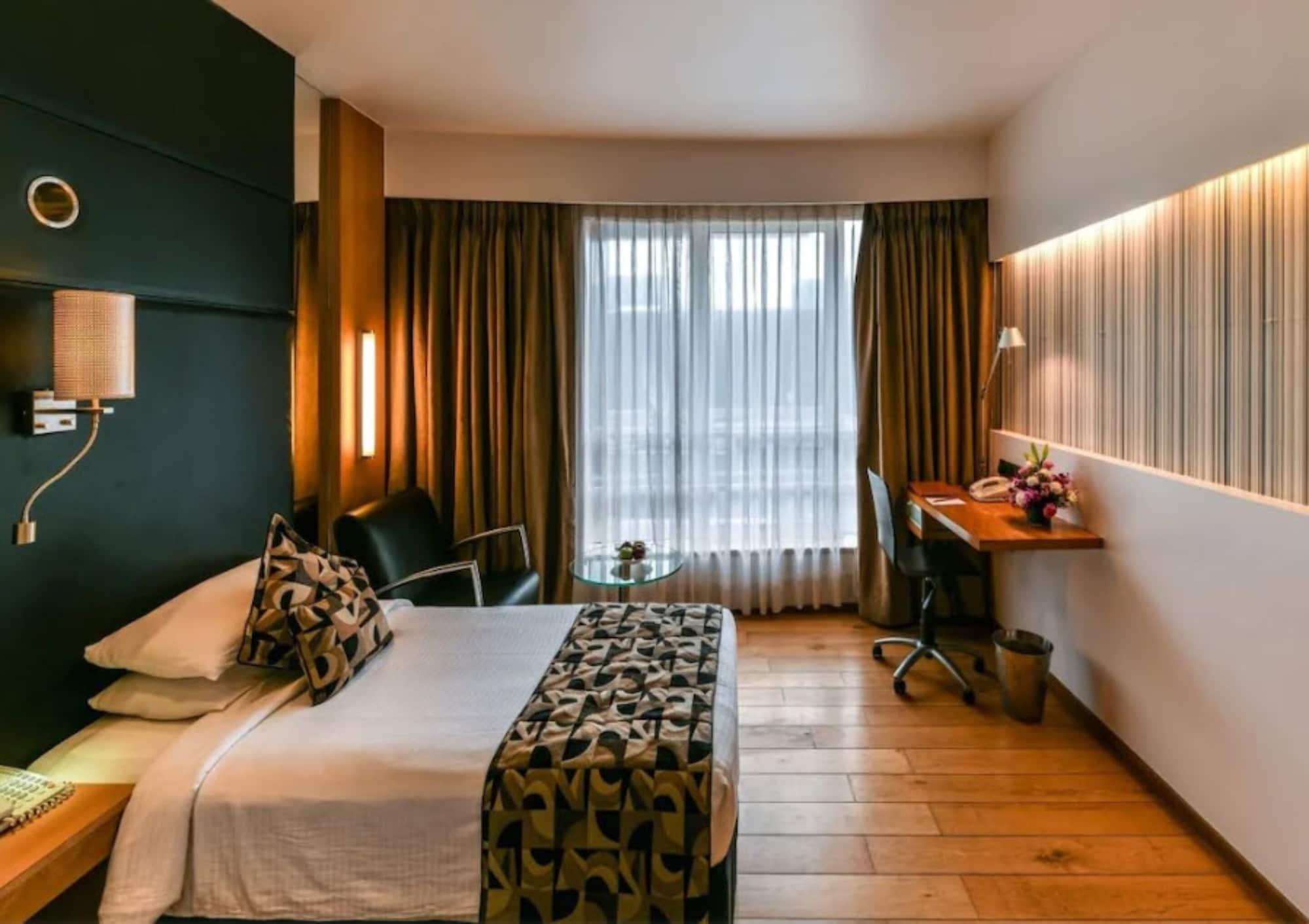 The Regale By Tunga Hotel Mumbai Exterior photo