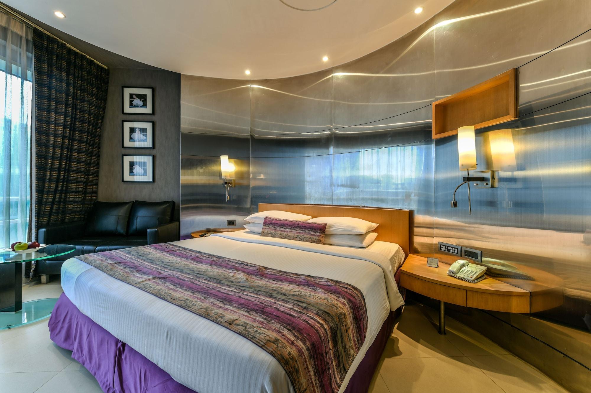 The Regale By Tunga Hotel Mumbai Exterior photo