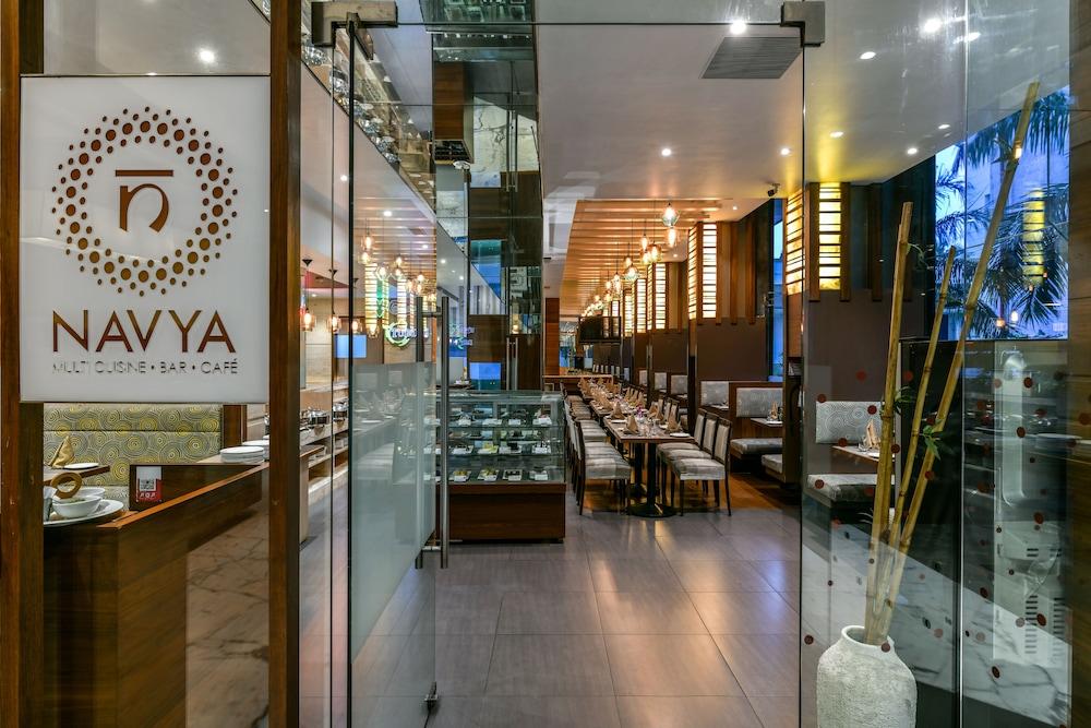 The Regale By Tunga Hotel Mumbai Exterior photo