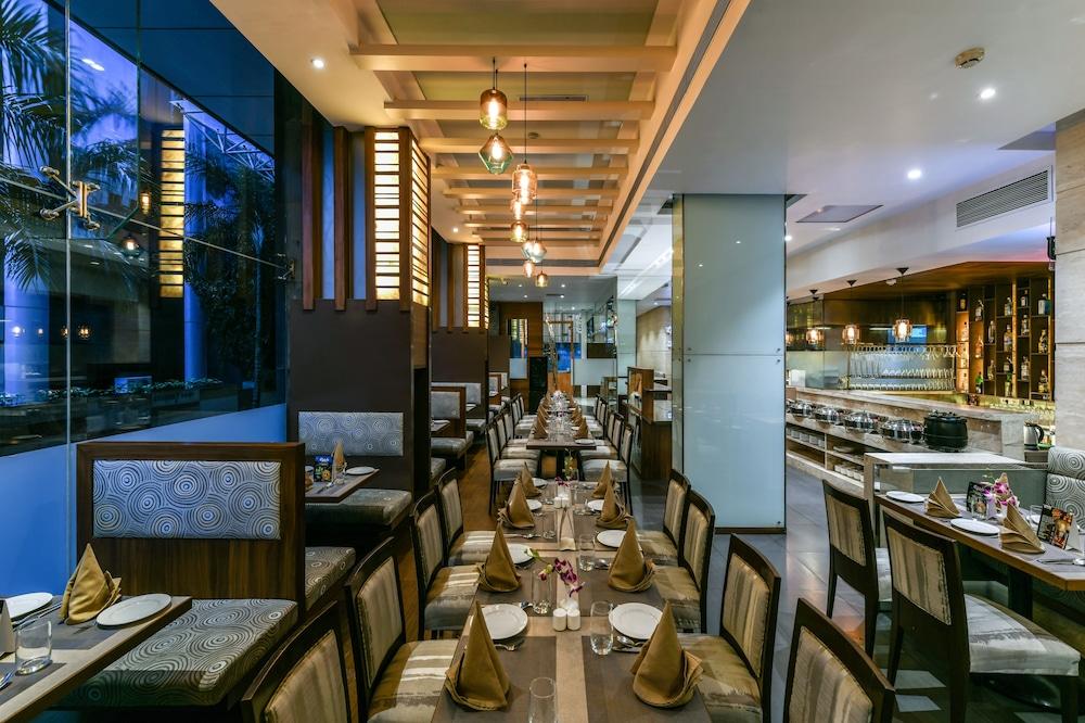 The Regale By Tunga Hotel Mumbai Exterior photo
