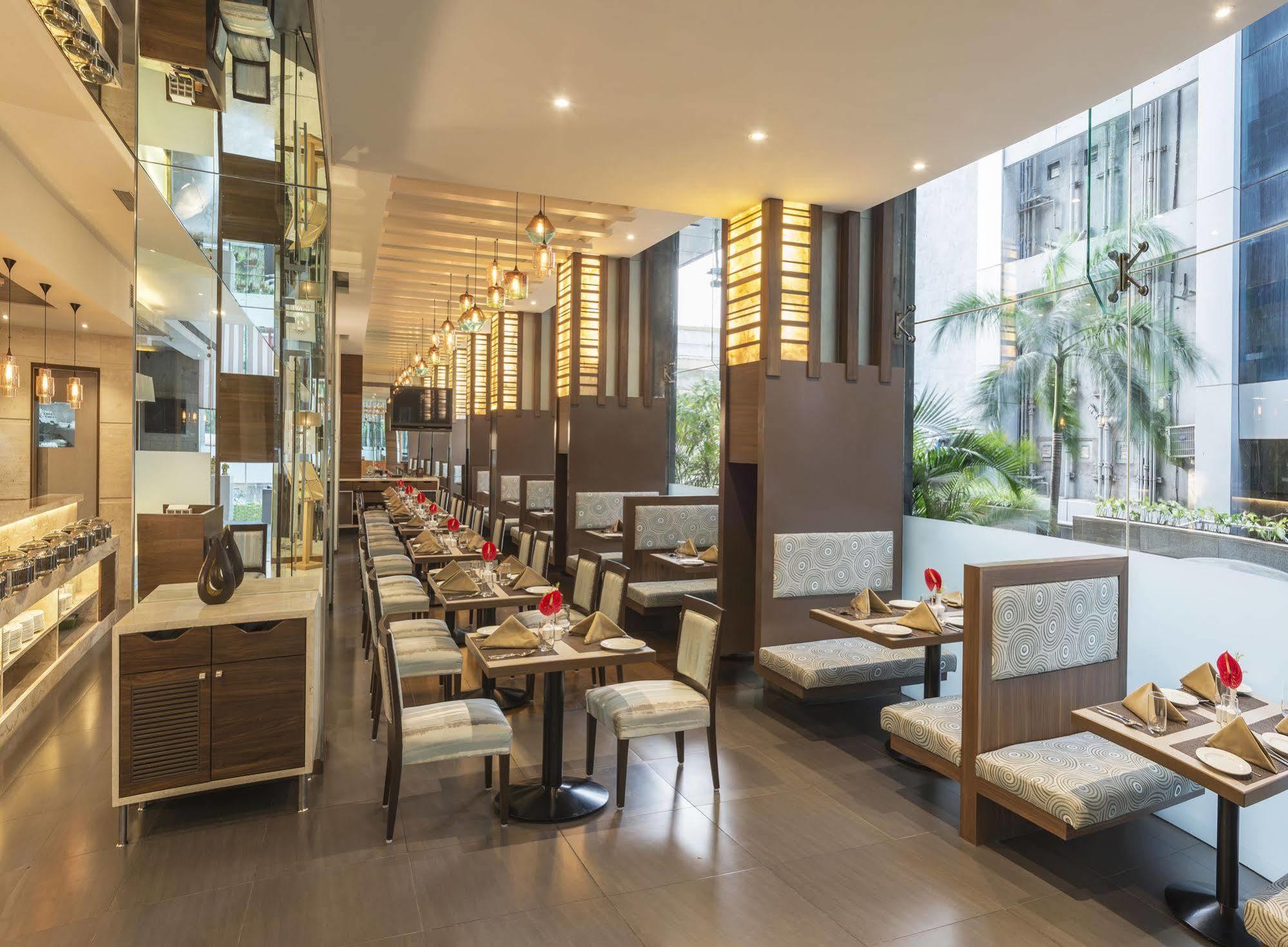 The Regale By Tunga Hotel Mumbai Exterior photo