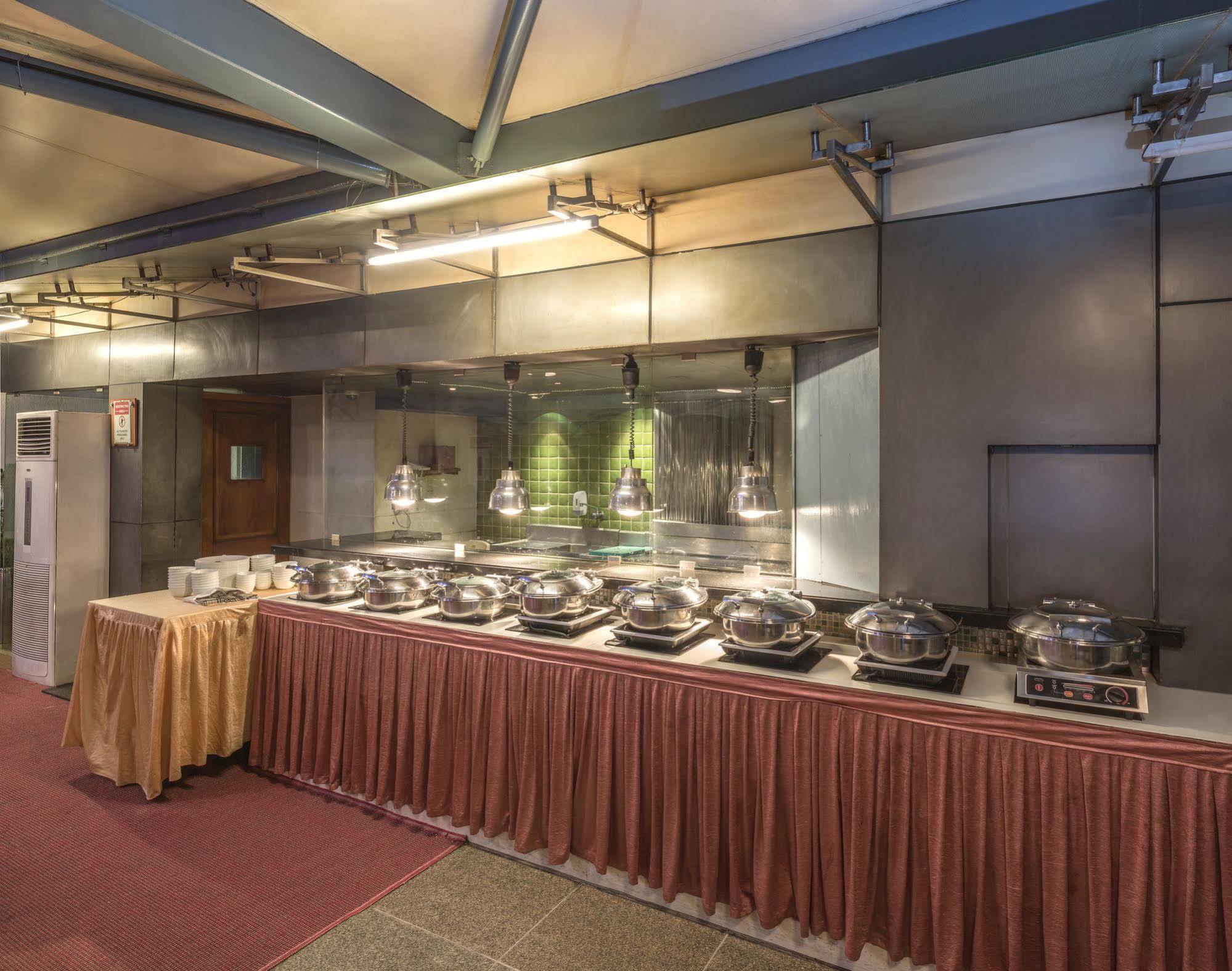 The Regale By Tunga Hotel Mumbai Exterior photo