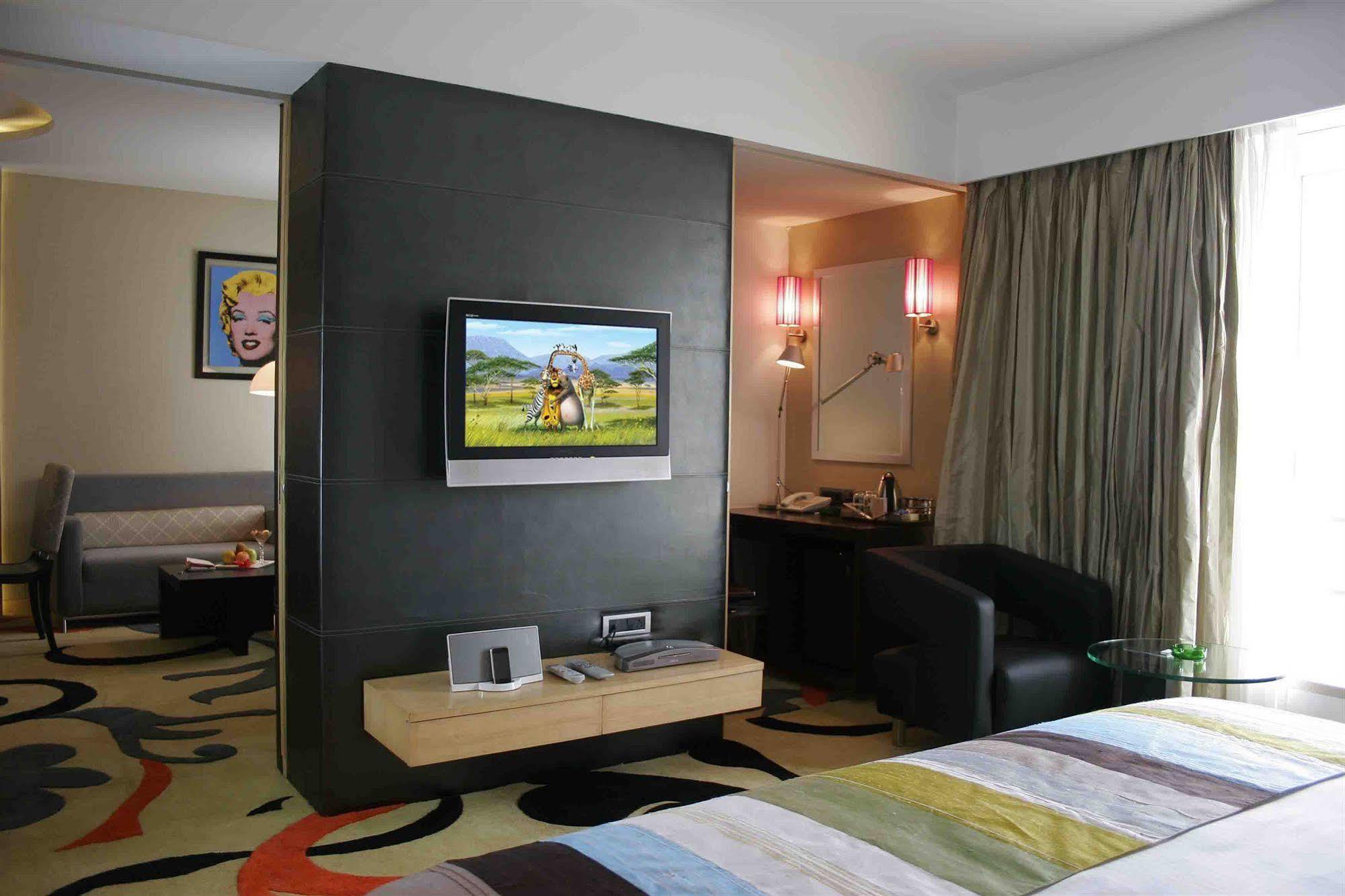 The Regale By Tunga Hotel Mumbai Exterior photo