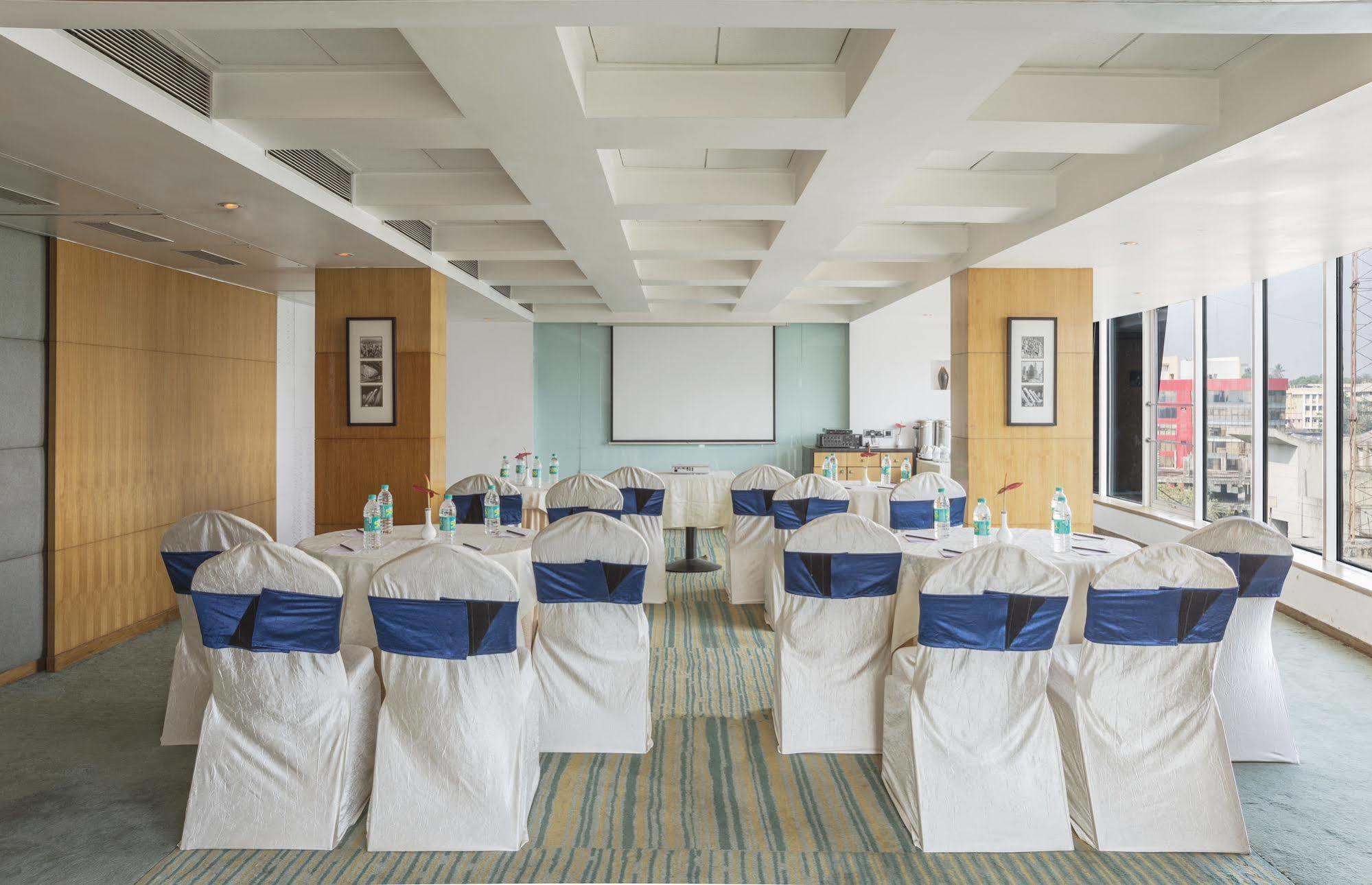 The Regale By Tunga Hotel Mumbai Exterior photo